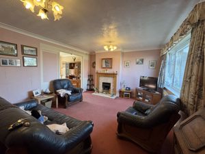LIVING ROOM- click for photo gallery
